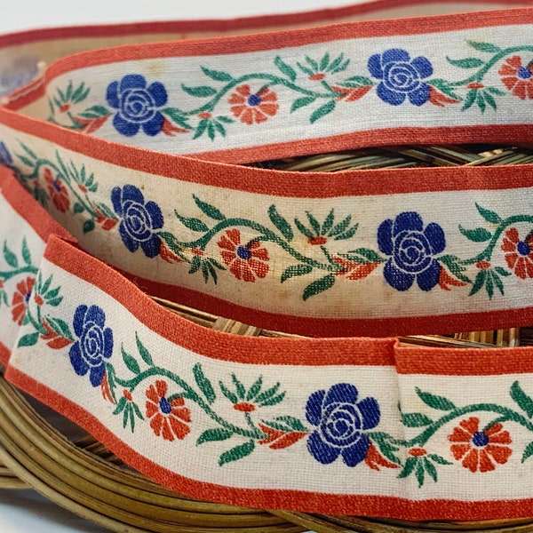 Raro algodón estampado floral blanco blanco rojo azul cinta de flores ribete 1940's doblado no utilizado banding recortar vintage cinta trim- 1 yardas