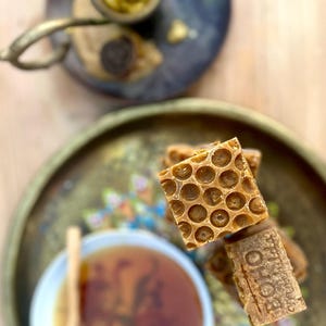 Honey Bunny - Savon naturel au miel et à l&#39;avoine | Cannelle - Danse du miel | Fait main - Biologique