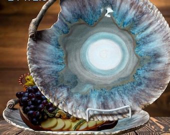 Plato rústico de cerámica / Hecho a mano / Azul, lavanda, turquesa, esmalte blanco / Hogar, diseño de interiores, bandeja para servir, cuenco, centro de mesa