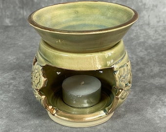 Petit brûleur de parfum | sculpté, luminaire | Fait main en céramique | Vert clair/émail doré | Encens, Cire, Huile, Décoration d'intérieur, Odeur fraîche, Spa