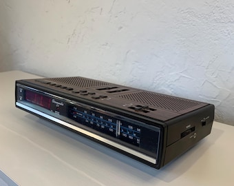 Vintage Realistic Chronomatic-251 Model 12-1559 Alarm Clock Radio Large Dual Speaker Faux Wood