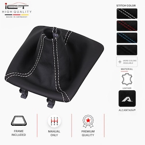 Könnte beinhalten: Ein schwarzer Schaltsack aus Leder mit weißen Nähten und einem quadratischen Montagerahmen. Das Bild enthält Textbeschriftungen für Nahtfarben, Materialarten wie Leder und Alcantara sowie Symbole für den enthaltenen Rahmen und manuelle Schaltung.