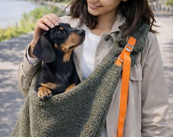 MooiZo • Cozy Sling • Hundetragetasche • Hundetragebeutel • Nähe und Komfort für unterwegs • gemütlich, stylisch & leicht • Teddy Waldgrün