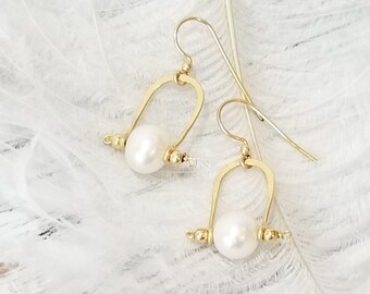 Pearl and 14k Gold Filled Boho Earrings - Horseshoe Earrings - Stirrup Earrings - Modern Earrings - Funky Earrings