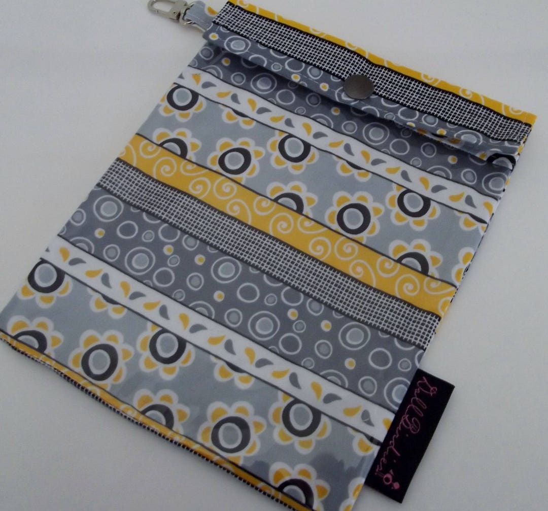 HOLLIS RUFFLED NYLON LARGE CLEAR WINDOW POUCH (monogram available)