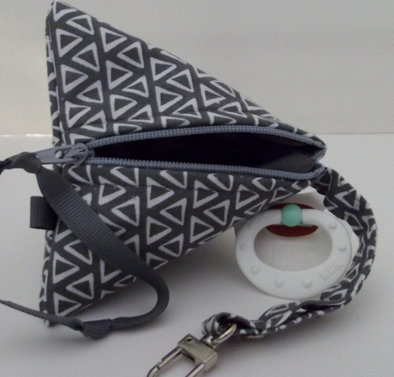 Dollbirdies Original Pacifier Pouch, Pacifier Case, Coin Pouch, Jewelry Pouch, Inhaler Pouch, Knitting Notions, Triangle Pouch image 2