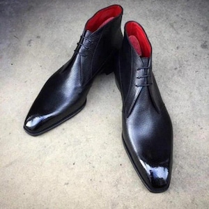Bota chukka longa de cano alto feita à mão em couro preto genuíno para homem