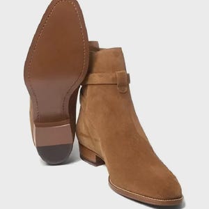 Botas masculinas de couro camurça marrom genuíno feitas à mão com fivela longa e cano alto