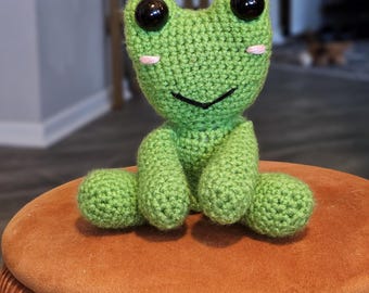 Rana de peluche tejida a crochet