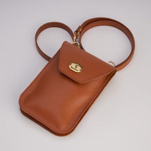 Bolso o funda de cuero tipo bandolera para teléfono con doble bolsillo