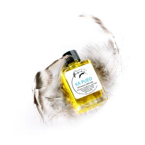 Ka Pueo (The Owl) - a &#39;lava white floral&#39; inspired by Hawaiian owl sightings - Ginger Lily, Palo Santo, Feathers, Woods