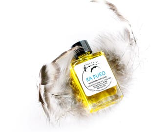 Ka Pueo (The Owl) - a 'lava white floral' inspired by Hawaiian owl sightings - Ginger Lily, Palo Santo, Feathers, Woods