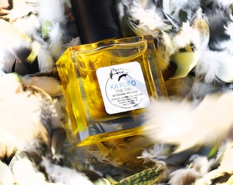 Ka Pueo (The Owl) - a 'lava white floral' inspired by Hawaiian owl sightings - Ginger Lily, Palo Santo, Feathers, Woods