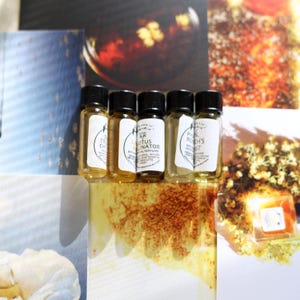 Mini Perfumes Set of 5 - Discovery Set ~ decadent scent art, sample set, organic, 100% natural, 1ml each ~ choose your scents image 3