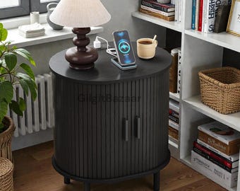 Mesa auxiliar ovalada con espacio de almacenamiento y estación de carga – Mesita de noche moderna de mediados de siglo con diseño estriado, nogal