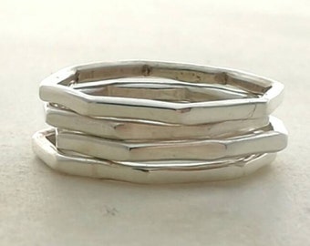 Handgemaakte sterlingzilveren achthoekige stapelring - minimalistische midi-ring