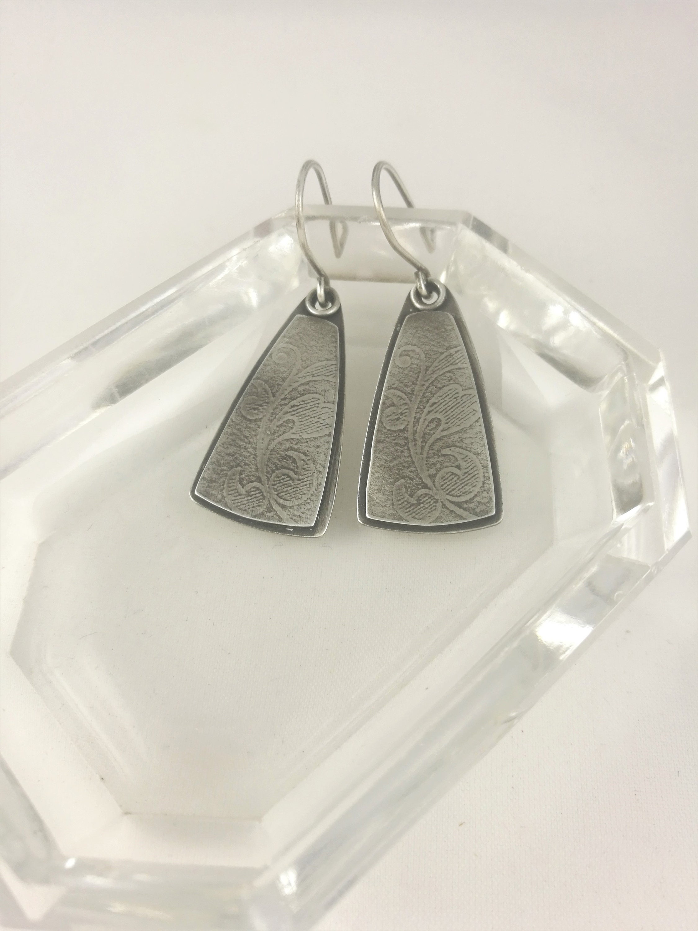 TEXTURED SHINE EARRING-SILVER