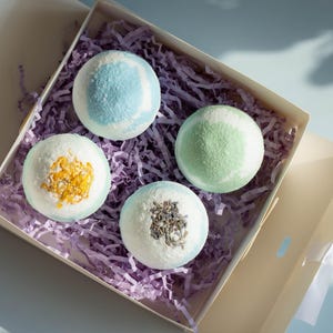 Natural Bath Bomb Set for Relax, Handmade Spa Gift Box for Women Aromatherapy Soak