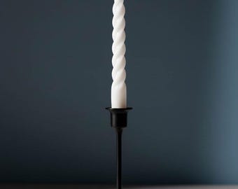 Velas cónicas retorcidas / Velas largas / Mesa de comedor elegante