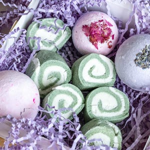 Handmade Bubble Bars and Bath Bombs for Relax Organic Skincare Natural Gift Box for Women Aromatherapy Soak Set Bubble Bath
