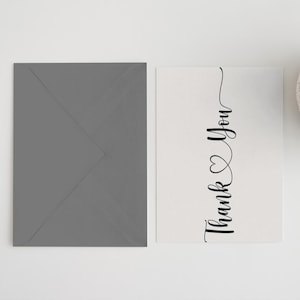 Cartão de agradecimento vertical minimalista com coração – Nota elegante para impressão para casamentos, negócios, presentes, chás de bebê e gratidão pessoal