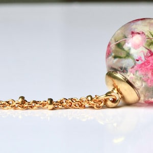 Collar flores gypsophila en resina dorada regalo para su novia collar hecho a mano día de San Valentín día de la madre cumpleaños joyería de flores