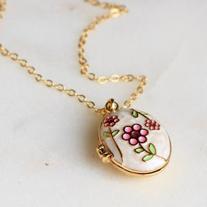 Photo locket necklace with flowers: genuine gold-plated photo locket with enamel