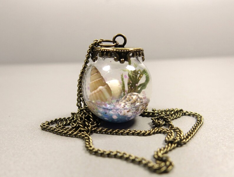 Glow in the Dark Terrarium Necklace Fluorescent Necklace with Shells and Seaweed