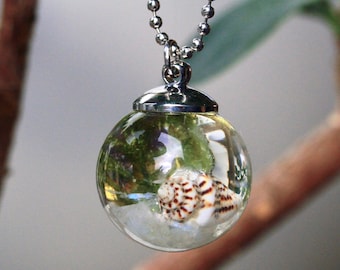 Shell necklace moonstone and moss aquarium or terrarium in cast resin immortalized a piece of seabed as a necklace as a gift for her