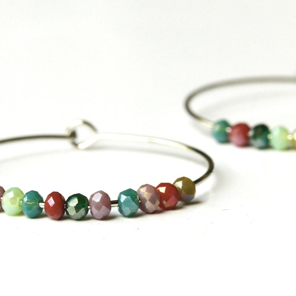 Creolen Perlen Ohrringe silber ein handgefertigtes Ohrringpaar mit funkelnden Perlen als minimalistisches Geschenk für Sie