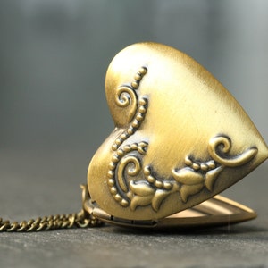 Ketting medaillon hart in vintage stijl antiek bronskleur voor twee foto's als persoonlijk Valentijnsdagcadeau voor haar