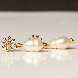 Freshwater pearl daisy stud earrings gold plated / Heavenly earrings / Flower jewelry / Gift for her / Bridal jewelry / June birthstone image 3