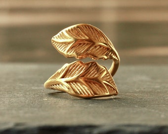 Ring leaves gold plated as a floral statement and special gift for the woman as an eye-catching golden leaf magic spiral ring