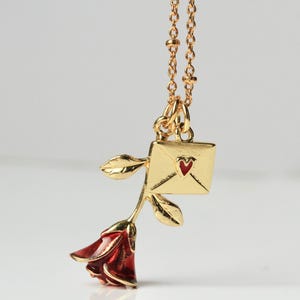 Collar de rosa con dije de letra chapado en oro, corazón esmaltado, regalo romántico para ella, para mujeres y niñas, lindo colgante con mensaje.