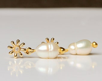 Earrings Freshwater Pearl Daisy Gold Plated / Heavenly Earrings / Flower Jewelry / Gift for Her /Bridal Jewelry /Birthstone June