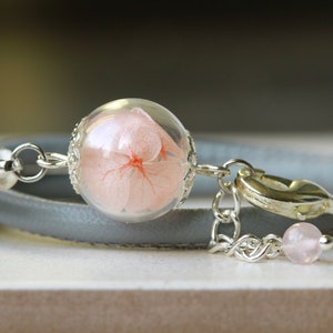 Hydrangea bracelet leather in light gray with Berlin blossom as an extraordinary floral gift for you