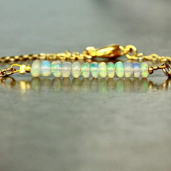 Edelstein Armband Opal als edel funkelndes Geschenk für Sie das perfekte minimalistische Perlen Armband auch als Geburtsstein für Oktober