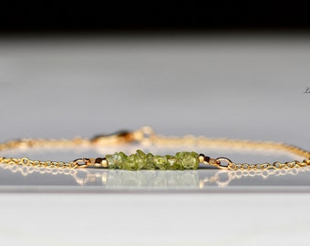 Edelstein Armband Peridot Rohstein vergoldet perfekt als Geburtsstein Schmuck als außergewöhnliches Geschenk für Sie