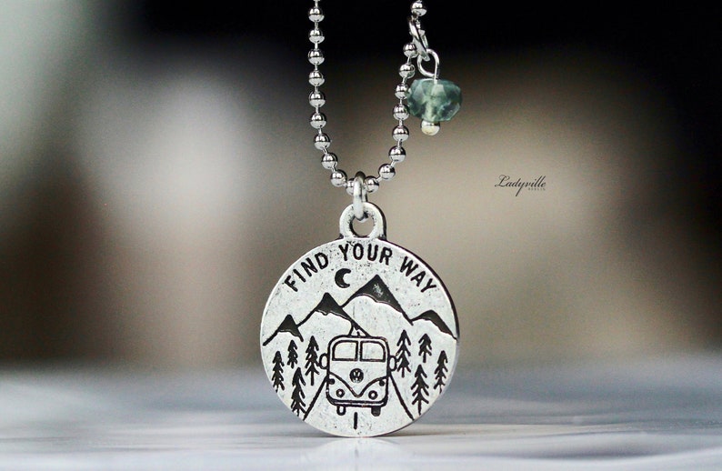 Chain Mountains Find Your Way / Gift for World Travelers / image 0