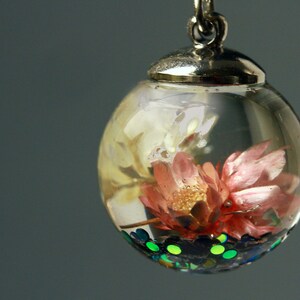 Flower necklace flower jewelry terrarium in cast resin piece garden as a necklace as a gift for her for women girlfriend mother sister image 2