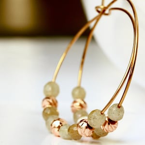Pearl Creole Labradorite made of 316L stainless steel rose gold colored as a modern gift for her sparkling gemstones in boho style