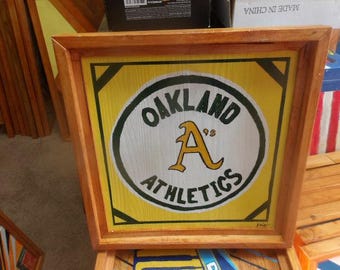Logotipo del equipo MLB OAKLAND A'S incrustado en madera