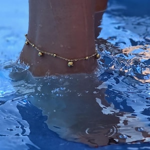 Bracelet de cheville en or 18 carats avec détails en perles