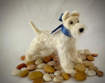 Naaldvilten witte schnauzer-puppy