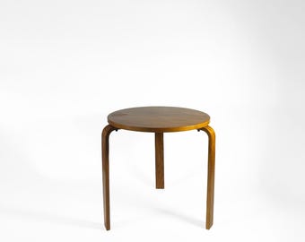 Deense gebogen houten bijzettafel | Modern design uit het midden van de eeuw