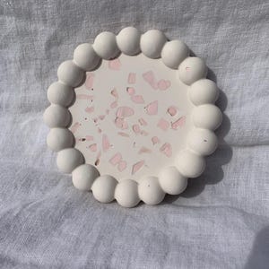 Jesmonite creation, jewelry bowl, under glass, empty pocket. Handmade in France, terrazzo