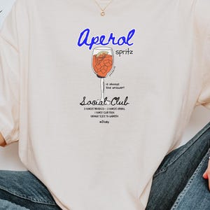 Koszulka Aperol Spritz, koszulka Retro Cocktail Comfort Colors, koszulka graficzna inspirowana włoskim latem i La Dolce Vita, włoskie prezenty dla smakoszy