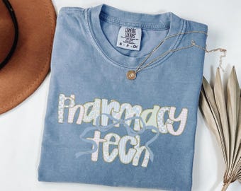 Preppy Apotheke Tech Shirt Comfort Colors® Coquette Pharm Tech Apotheke Abschlussgeschenk Grandmillennial Apotheker T-Shirt ApothekenStudent