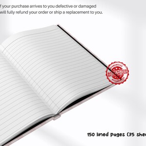 Puede incluir: Cuaderno abierto con p&aacute;ginas rayadas. El cuaderno tiene 150 p&aacute;ginas rayadas (75 hojas). Un sello rojo y blanco de "Satisfacci&oacute;n Garantizada" es visible. El texto indica que en caso de defecto, se ofrecer&aacute; un reembolso o reemplazo.
