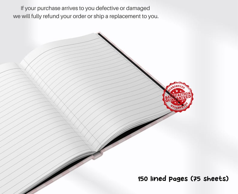 Puede incluir: Cuaderno abierto con p&aacute;ginas rayadas. El cuaderno tiene 150 p&aacute;ginas rayadas (75 hojas). Un sello rojo y blanco de "Satisfacci&oacute;n Garantizada" es visible. El texto indica que en caso de defecto, se ofrecer&aacute; un reembolso o reemplazo.